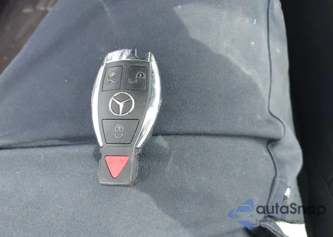 2015 Mercedes-Benz C 300 из США, поврежденный, VIN 55SWF4JB0FU055962